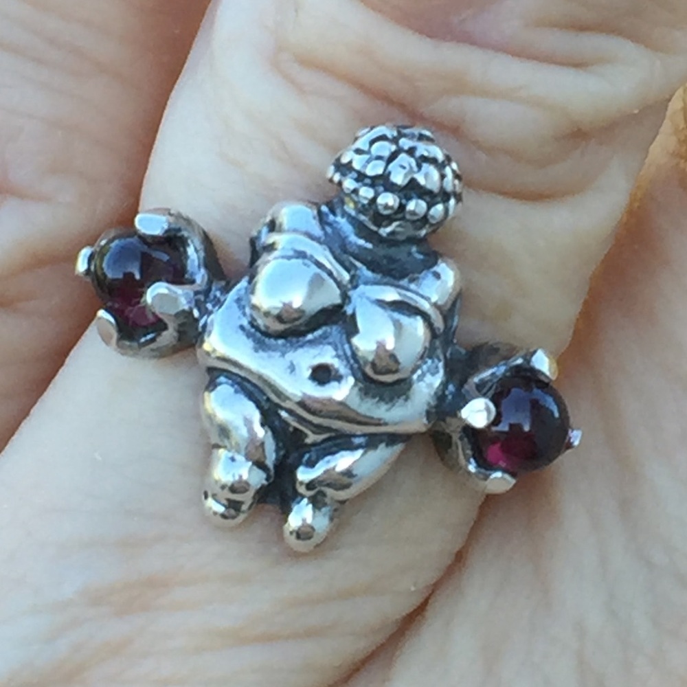 Goddess of Willendorf Ring .925 Sterling Silver w/ 2 genuine Garnet gems USA - Picture 14 of 15